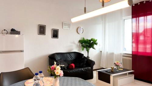 Helle 2 Zimmer Wohnung mit Balkon gemütlich & zentral - Foto 3