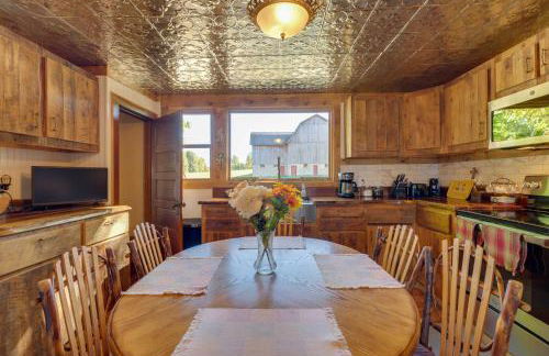Pellston Farmhouse with Snowmobile Trail Access! - Foto 7