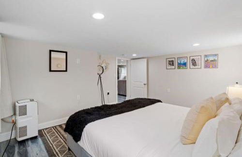 Beautifully Renovated 6BR 2BA 2 Blocks to Beach - Foto 17