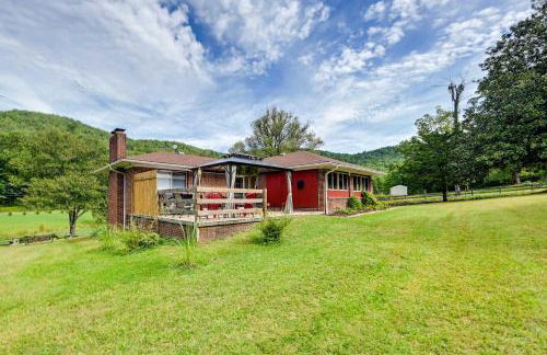 Pet Friendly Home with Hot Tub, Patio and Game Room! - Foto 31