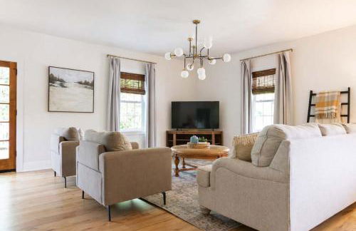 Speakeasy Family Retreat with Skyline Views - Foto 1