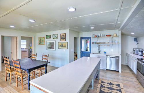 Lakefront Cabin with Patio and Views in Lake Norden - Foto 8