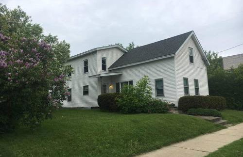 Centrally Located Winooski Apartment - Photo 16