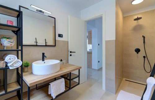 House Silence - Photo 18