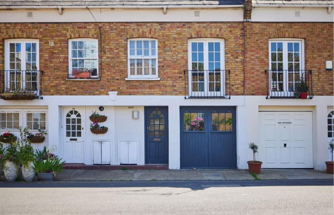 The Holland Park Crib - Classy 2bdr House - Photo 22