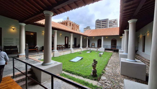 Tour privado por Caracas - Foto 4, Patio del Museo Sacro de Caracas