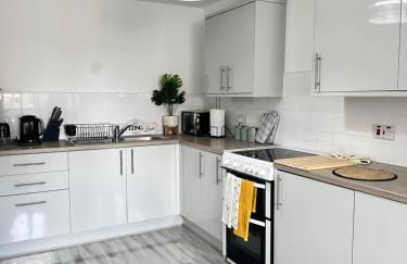 Cozy Family House 10 min from Manchester Airport - Photo 66