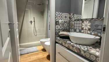 The Small White House In Milan - Foto 4, towels, Shower