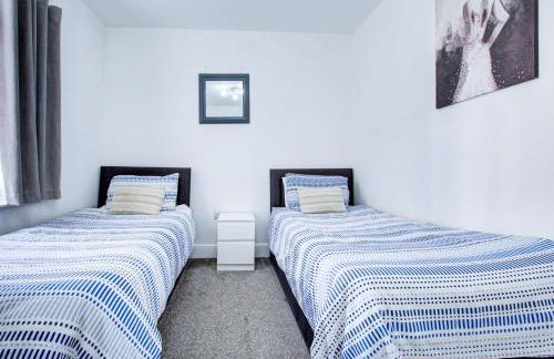 Newly Refurbished 3 Bed 2.5 Bath House in Staines - Foto 19