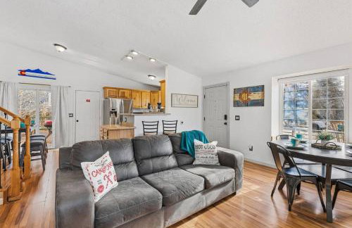 Pet Friendly 2 King Beds AF Academy Sleeps 12 - Foto 2