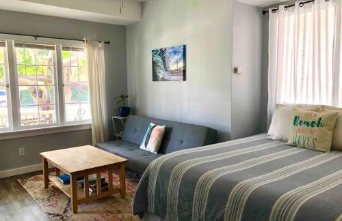 Sunlit Surf House 4BR Downtown Walk to beach - Foto 44