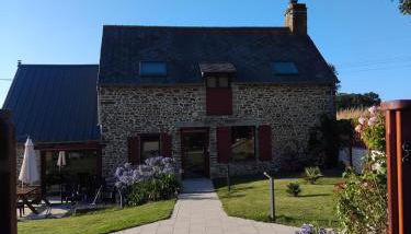 "La MAISON DE DANA" ENTRE ST MALO & MT ST MICHEL - Photo 2, Garden, Garden view