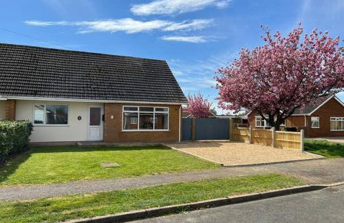 Modern Coastal 2 Bedroom Home to Relax and Unwind - Foto 9