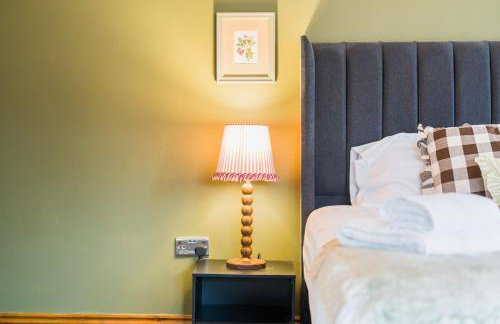 #111 New Farm with hot tub and Sauna - Sleeps 18 - Near Elmore Park - " Perfect for Contractors and Families - Parking space for 10 cars" - Foto 44