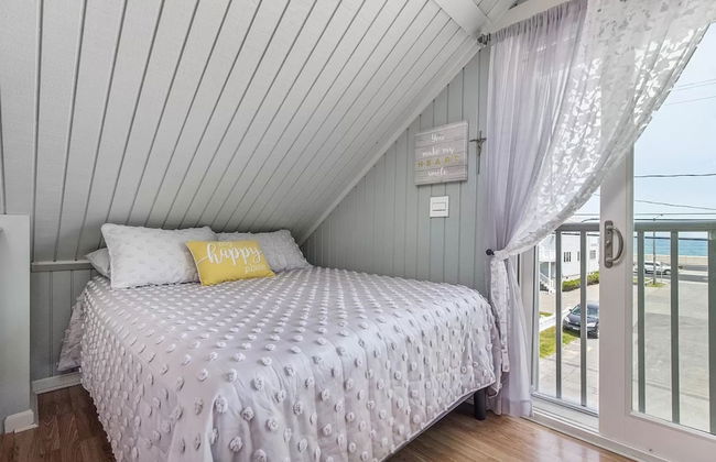 Private Condo w Ocean Views Next to Beach - Photo 6