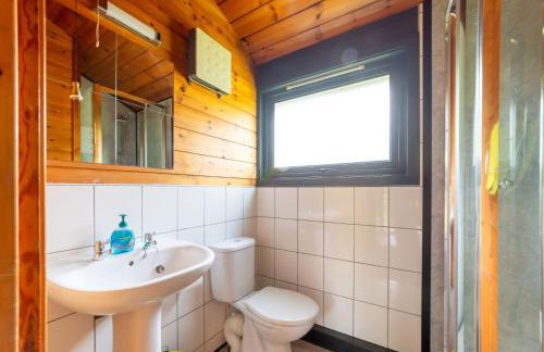 Chalet Lodge 3 Hot Tub by Interhome - Foto 15