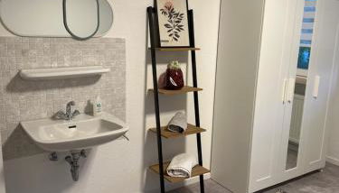 Weinstadt Ferienwohnung - Foto 4, towels, wardrobe