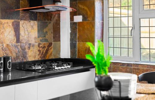 Charming Harvington Cottage - Hot Tub, Pet Friendly, Sleeps 11 - Foto 57