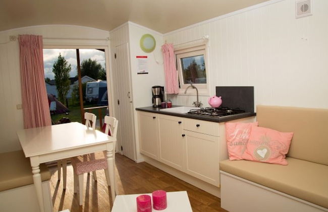 Living Van on the Beach With Sea Views - Photo 5