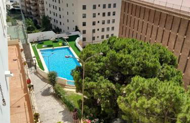 A 50 metros del mar y en 2 paradas de bus estas en el centro de Alicante - Foto 1