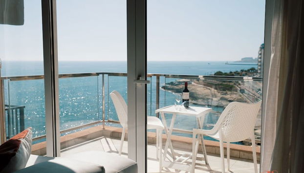 Scenic Seafront Duplex Apartment in Sliema - Foto 3, Habitación