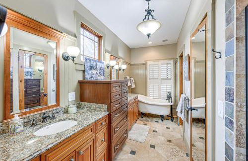 Mountain-View Georgia Cabin with 2 Decks - Foto 14