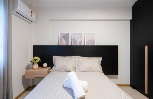 Localização Central! A 450 metros da Vila Germânica Loft com Piscina, Ar-Condicionado, Wi-Fi, Cozinha completa, Garagem Privativa, Espaço Zen, Academia, Sauna, e Mercadinho 24h - Foto 2