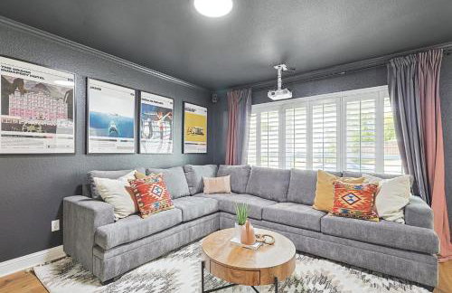 5BR w Backyard Paradise Pool Cinema Games - Foto 22