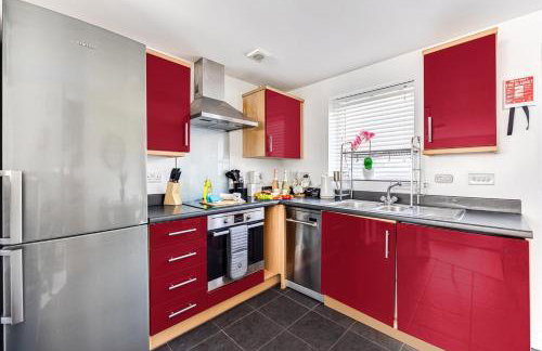 Stylish House with Driveway Parking, Self-Check-In, Fast WiFi and Smart TV by Yoko Property - Foto 14