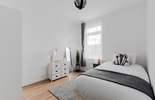 4 Bed House - Sleeps 8 - Garden Pets Wifi - Foto 10