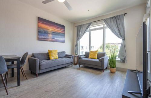 Top Floor City Views! King Bed Pool Gym Free Parking - Foto 37