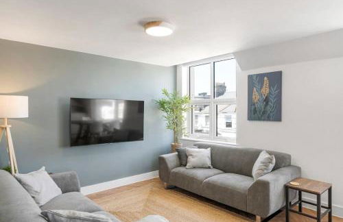 Stylish Apartment with Sea Views & Parking - Foto 8