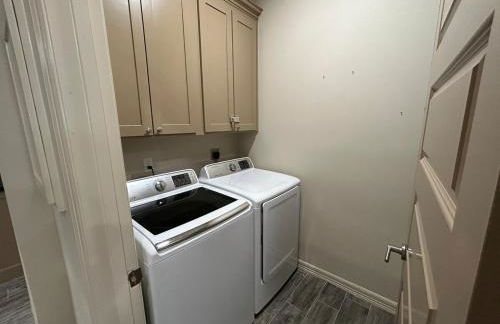 Quiet 2BR Retreat , Fenced yard , Modern Duplex - Foto 11