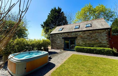 Sunridge Fishing Lodge with Hot Tub & Giant Cinema - Foto 12