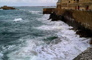 Au cœur des remparts, L'ÉCRIN Appartement 2 chambres pour 2-6 pers - Foto 16