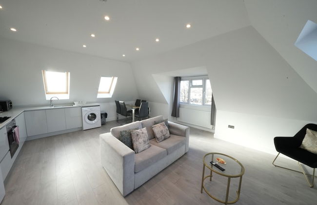 Heathrow Charge and Go - Photo 47