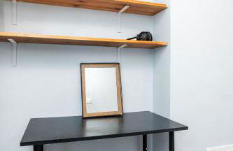 Convenient 2BR House with Great Transport Links - Photo 27