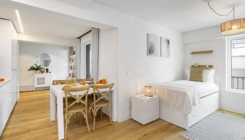 WHome Urban Oasis: Modern Living with Parking & AC - Foto 3