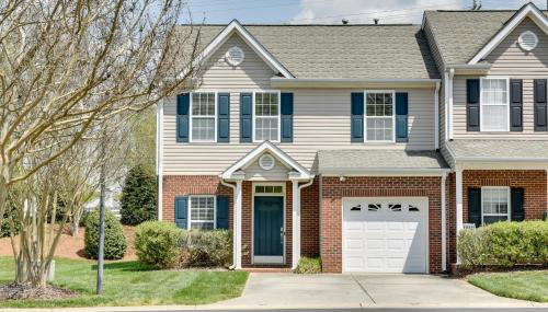 Inviting High Point Townhome with Patio and Privacy! - Foto 3