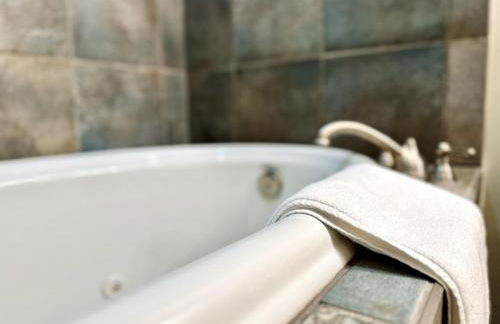 Backwoods Bonanza - Big Cabin With Hot Tub! - Foto 34