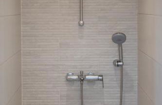 Villa & Stone House with Pool, 10 Mins to Skala Eressos Beach - Foto 77