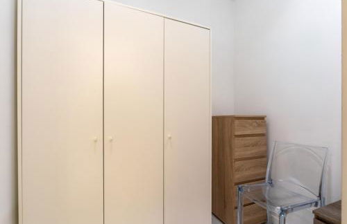 Sleek Apartment with Balcony by HostWise - Foto 8