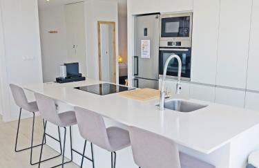 Loft Deluxe, Luminoso, Parking y Piscina - A 100 m del Mar AC - Photo 3