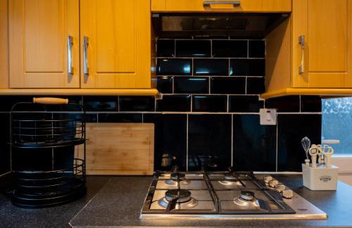 Beautiful Modern Home in London, Free Parking, Family Home, Sleeps 9, Close to Railway Station - Foto 51