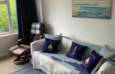 Lovely home from home apartment 8 mins walk to beach with free parking and sun deck 2 bed sleeps 4 - Photo 7