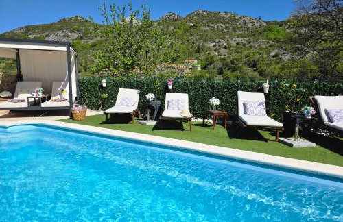 Villa Ivona with swimming pool and jacuzzi - Photo 4