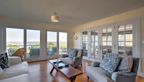 Luxe Waterfront East Quogue Home with Beach On-Site! - Foto 3