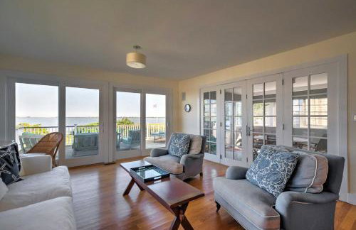 Luxe Waterfront East Quogue Home with Beach On-Site! - Foto 3