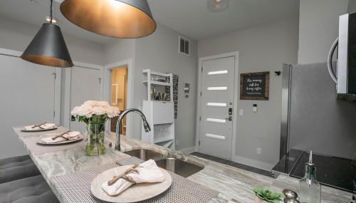 Downtown Luxury Condo at The Southern Belle - Foto 3