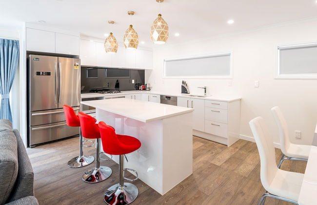 Brand New 5BR home with view of the sea - Photo 16